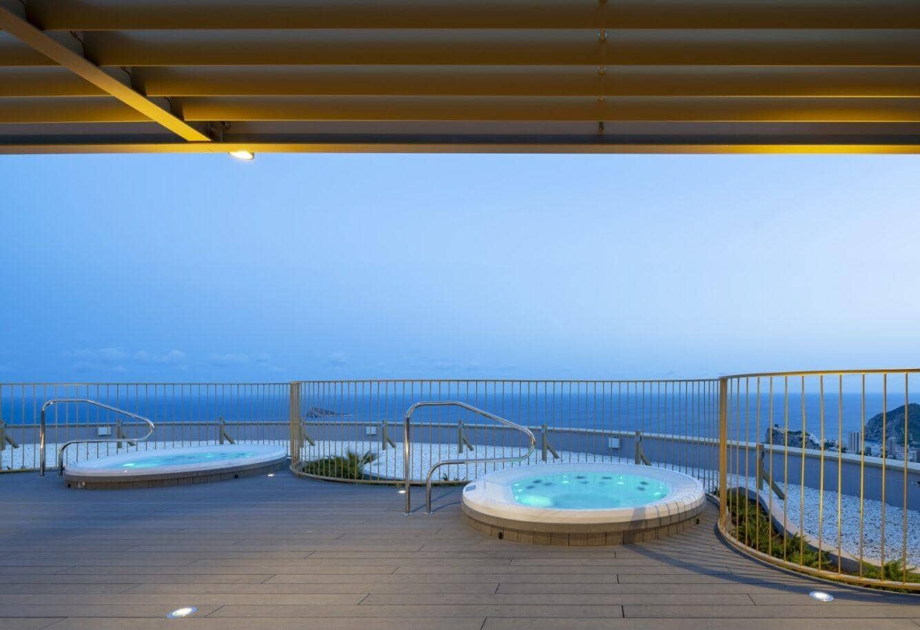 2 soverom Leilighet til salgs i Benidorm med svømmebasseng garasje - € 525 000 (Ref: 9458095)