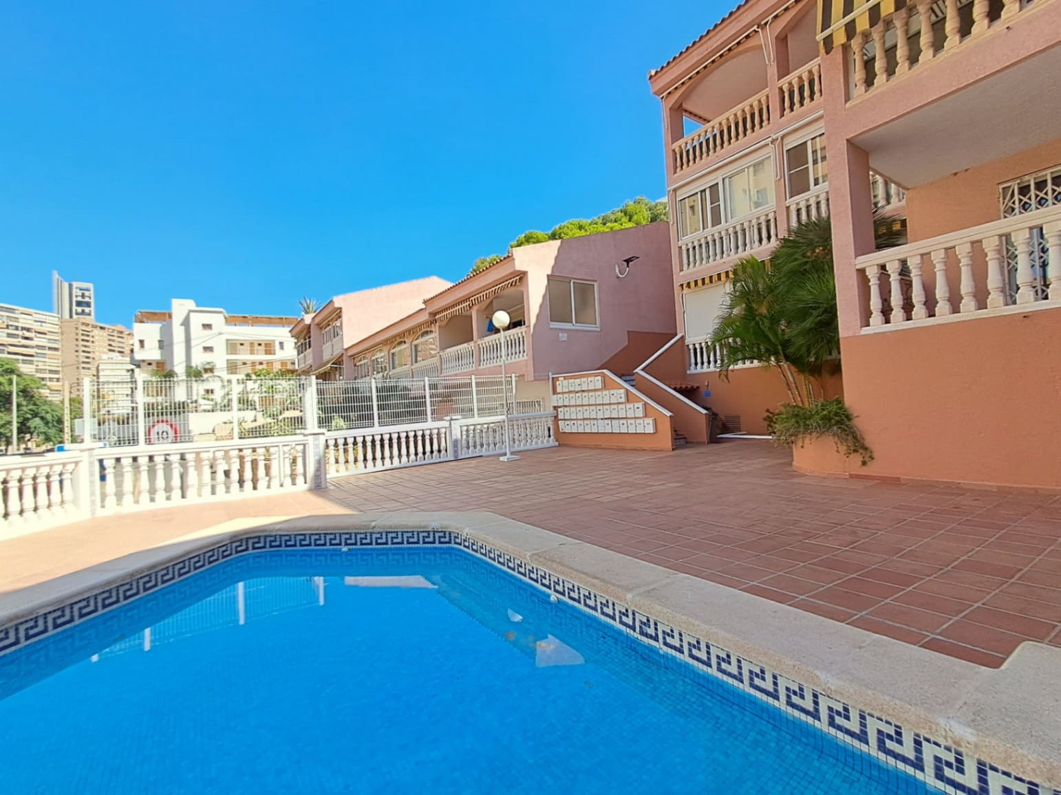 2 bedroom Apartment for sale in Benidorm with pool - € 215,000 (Ref: 9458107)