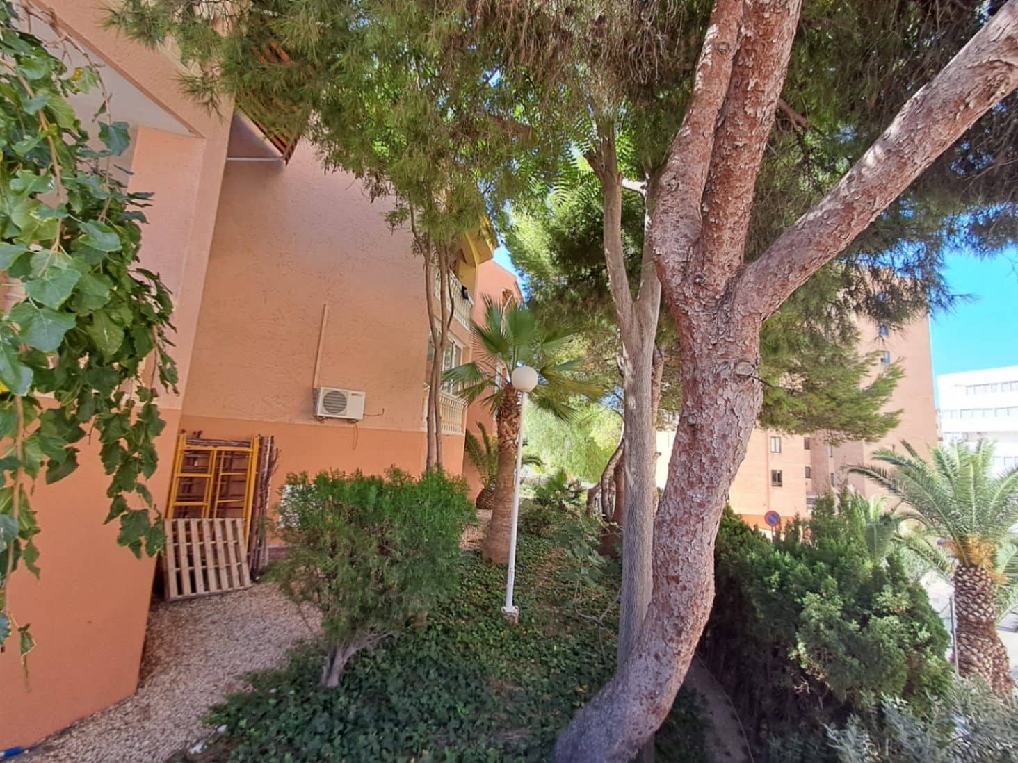 2 bedroom Apartment for sale in Benidorm with pool - € 215,000 (Ref: 9458107)