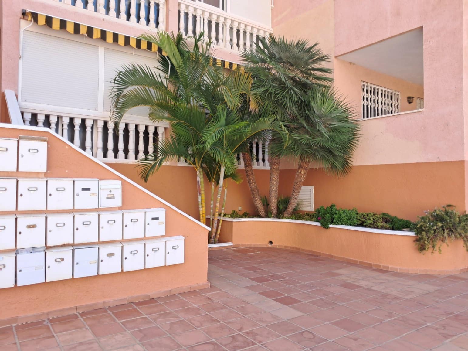 2 bedroom Apartment for sale in Benidorm with pool - € 215,000 (Ref: 9458107)