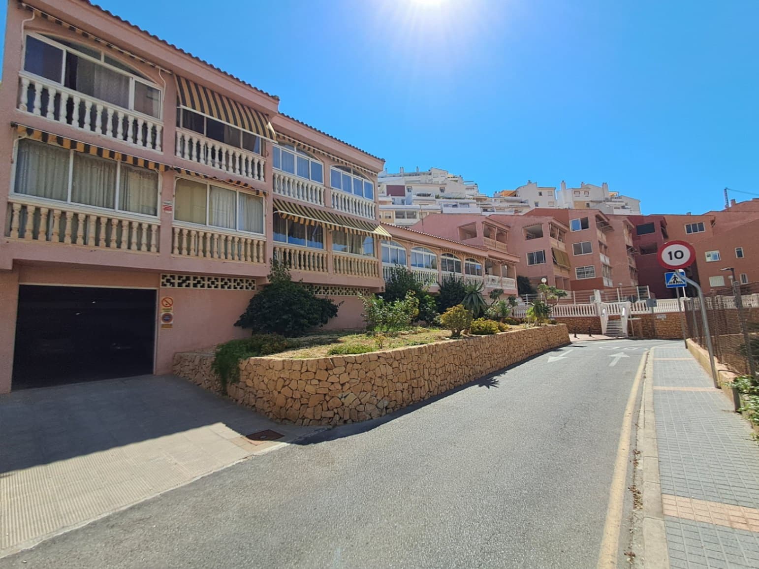 2 bedroom Apartment for sale in Benidorm with pool - € 215,000 (Ref: 9458107)