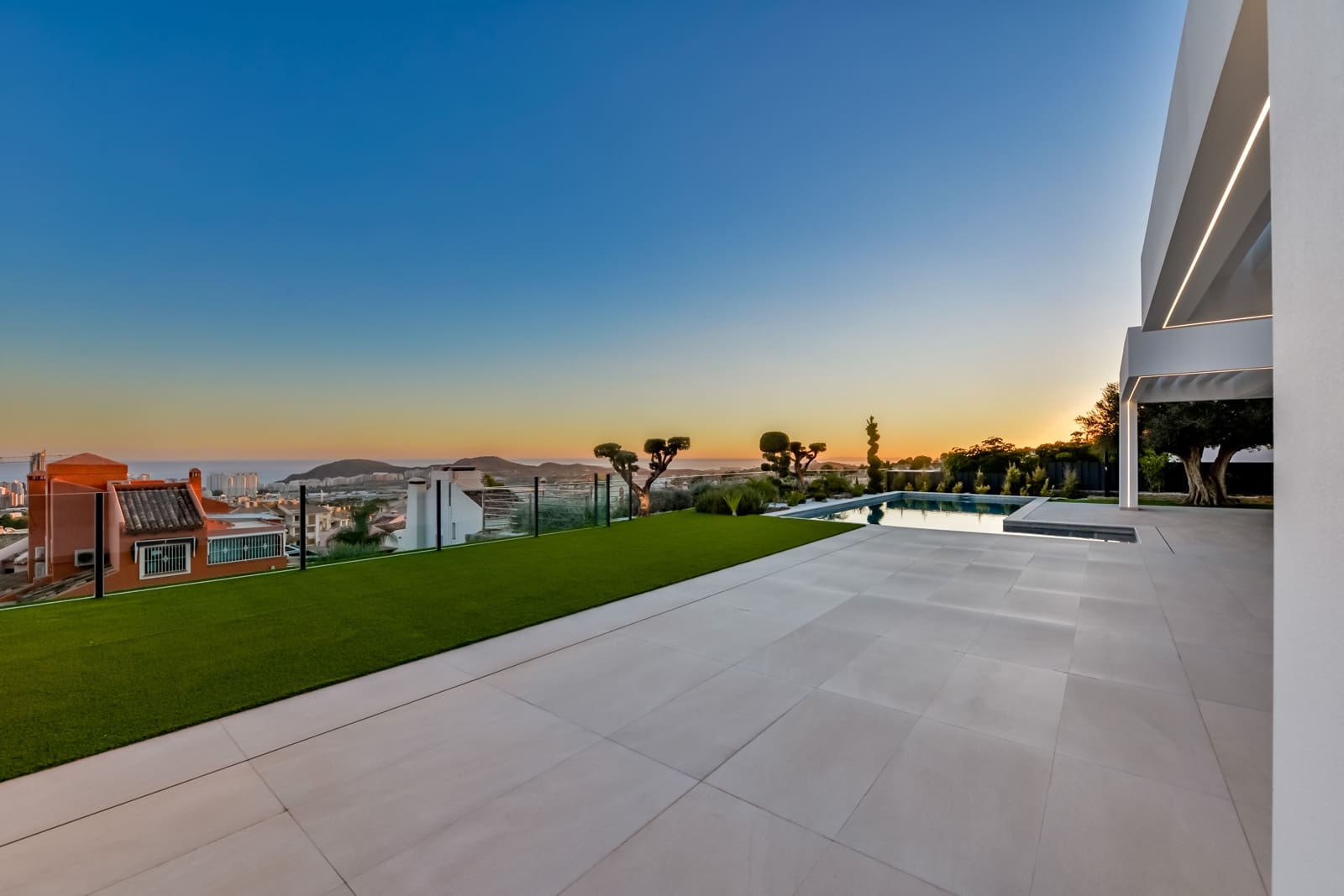 7 sypialnia Willa na sprzedaż w Benidorm z basenem garażem - 4 450 000 € (Ref: 9458141)