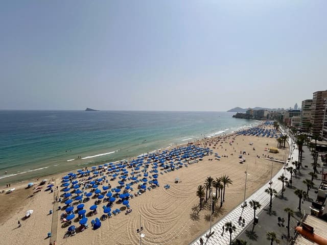 4 sypialnia Apartament na sprzedaż w Benidorm z basenem garażem - 900 000 € (Ref: 9458142)