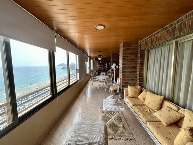 4 sypialnia Apartament na sprzedaż w Benidorm z basenem garażem - 900 000 € (Ref: 9458142)