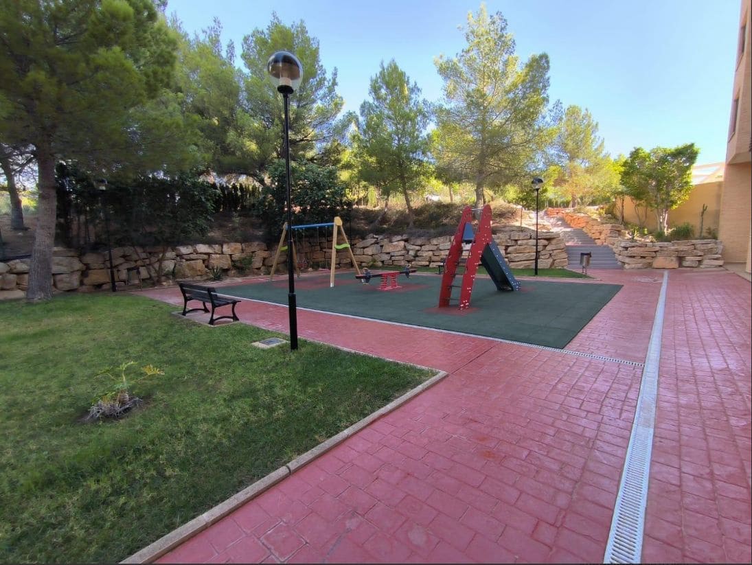 1 soverom Leilighet til salgs i Benidorm med svømmebasseng garasje - € 184 000 (Ref: 9458152)