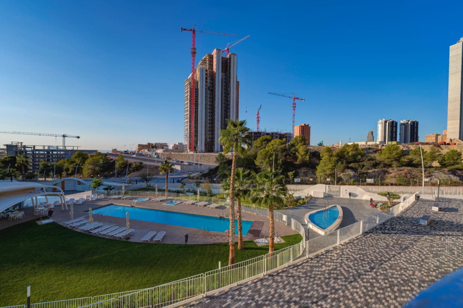 3 bedroom Apartment for sale in Benidorm with pool garage - € 679,000 (Ref: 9458157)
