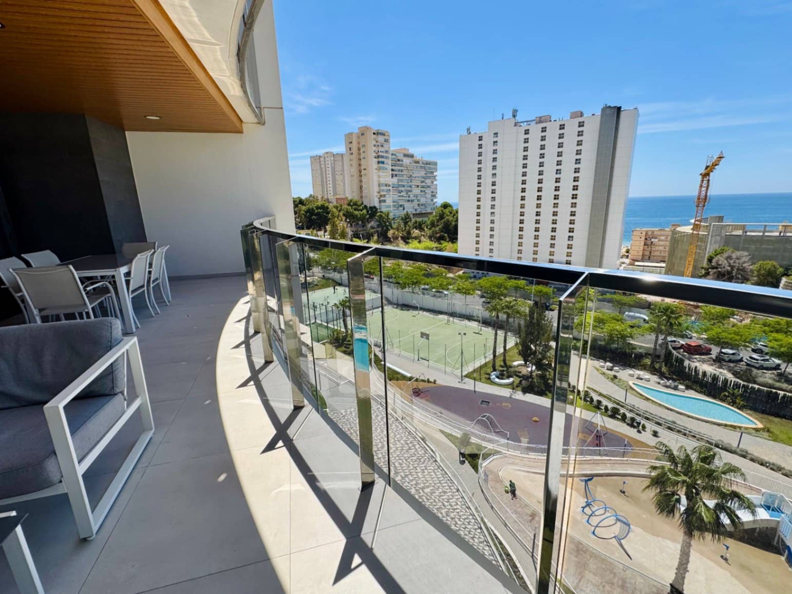 3 bedroom Apartment for sale in Benidorm with pool garage - € 679,000 (Ref: 9458157)