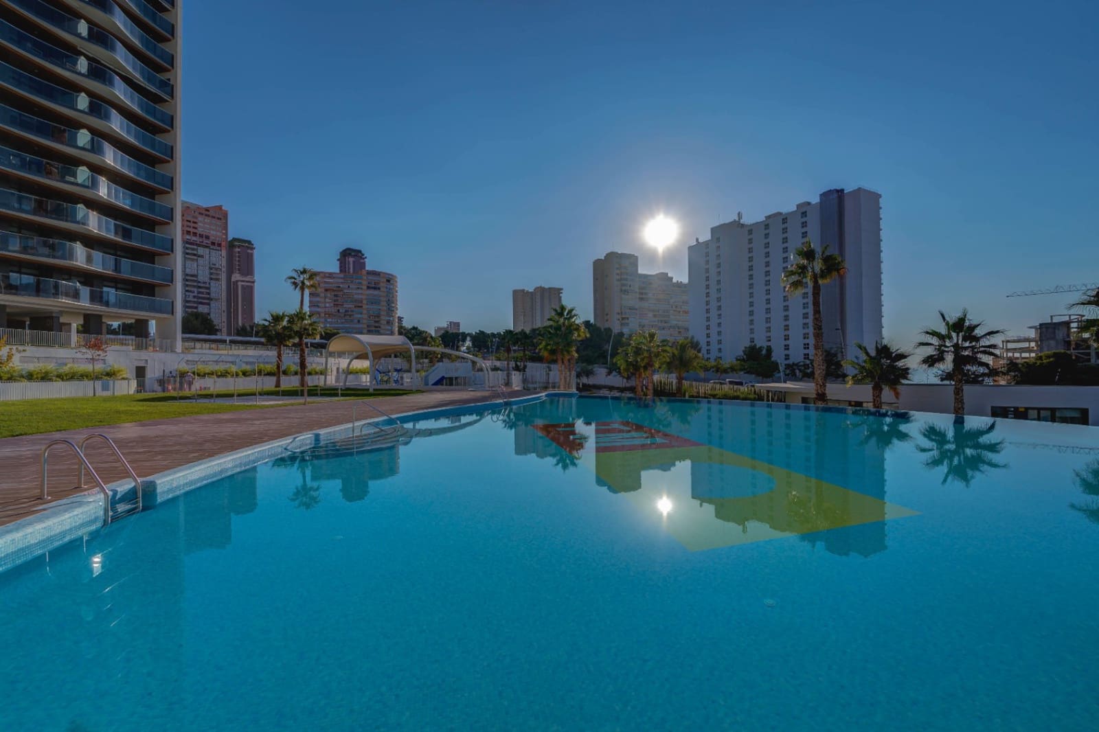 3 bedroom Apartment for sale in Benidorm with pool garage - € 679,000 (Ref: 9458157)