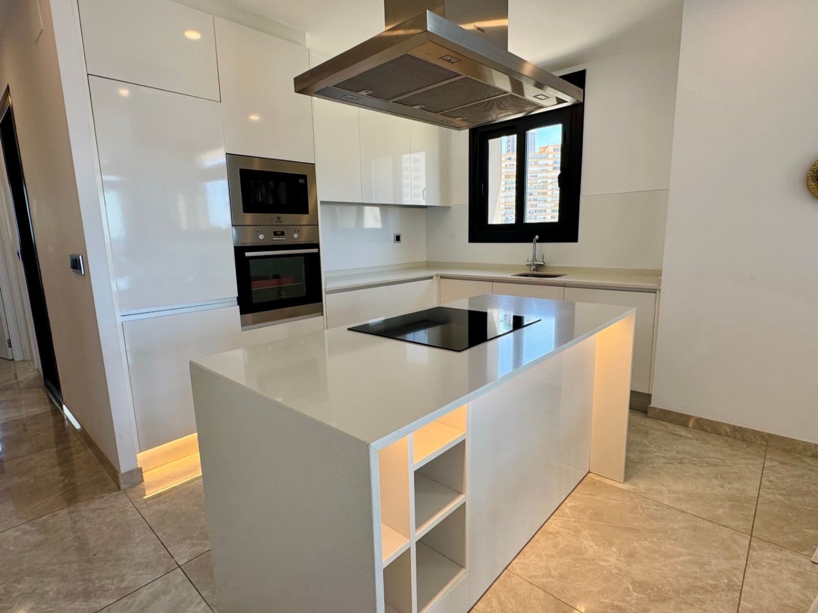 3 bedroom Apartment for sale in Benidorm with pool garage - € 679,000 (Ref: 9458157)