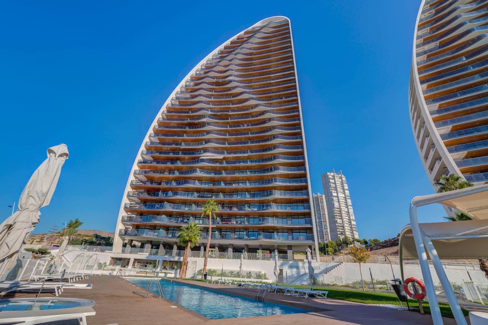 3 bedroom Apartment for sale in Benidorm with pool garage - € 679,000 (Ref: 9458157)