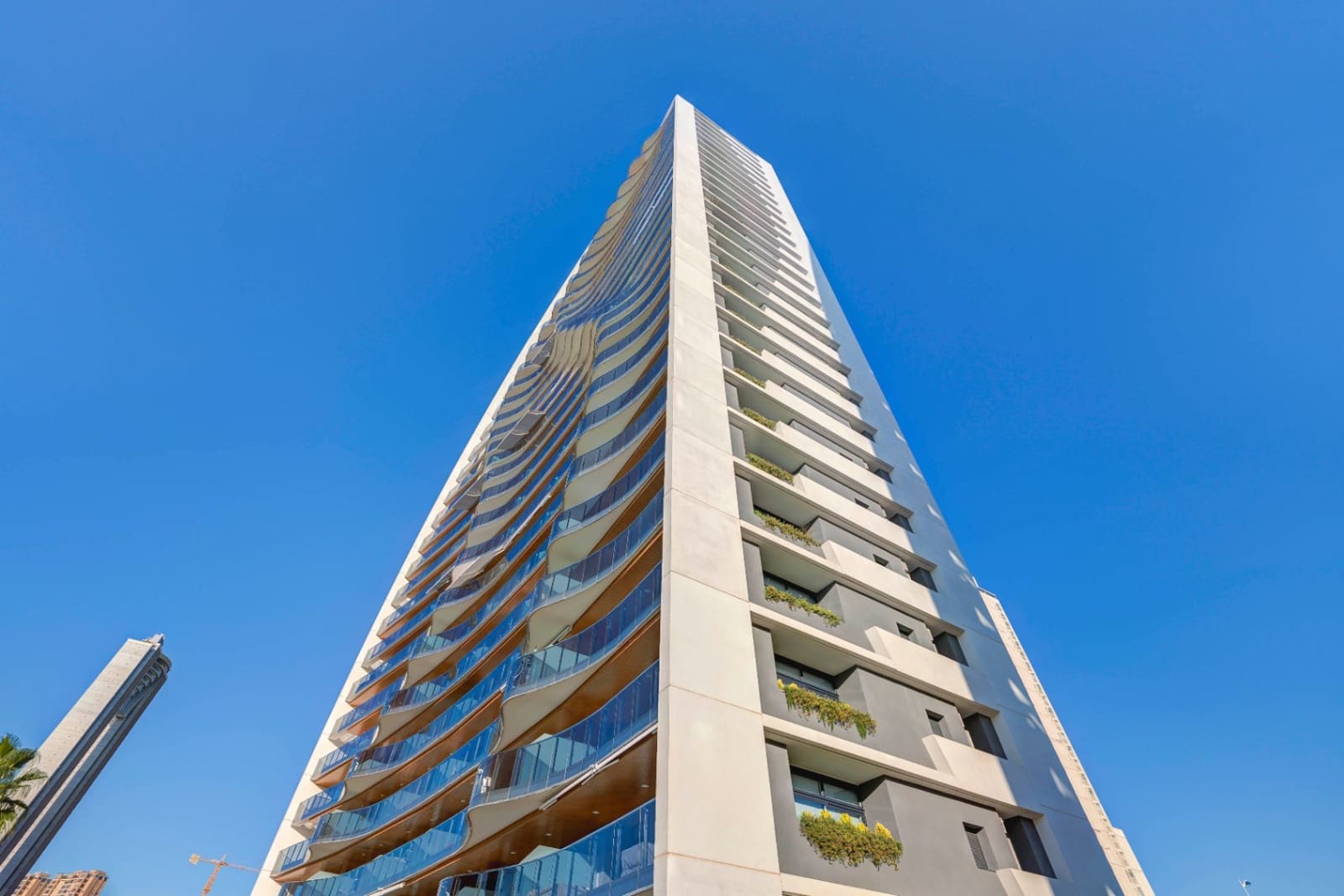 3 bedroom Apartment for sale in Benidorm with pool garage - € 679,000 (Ref: 9458157)