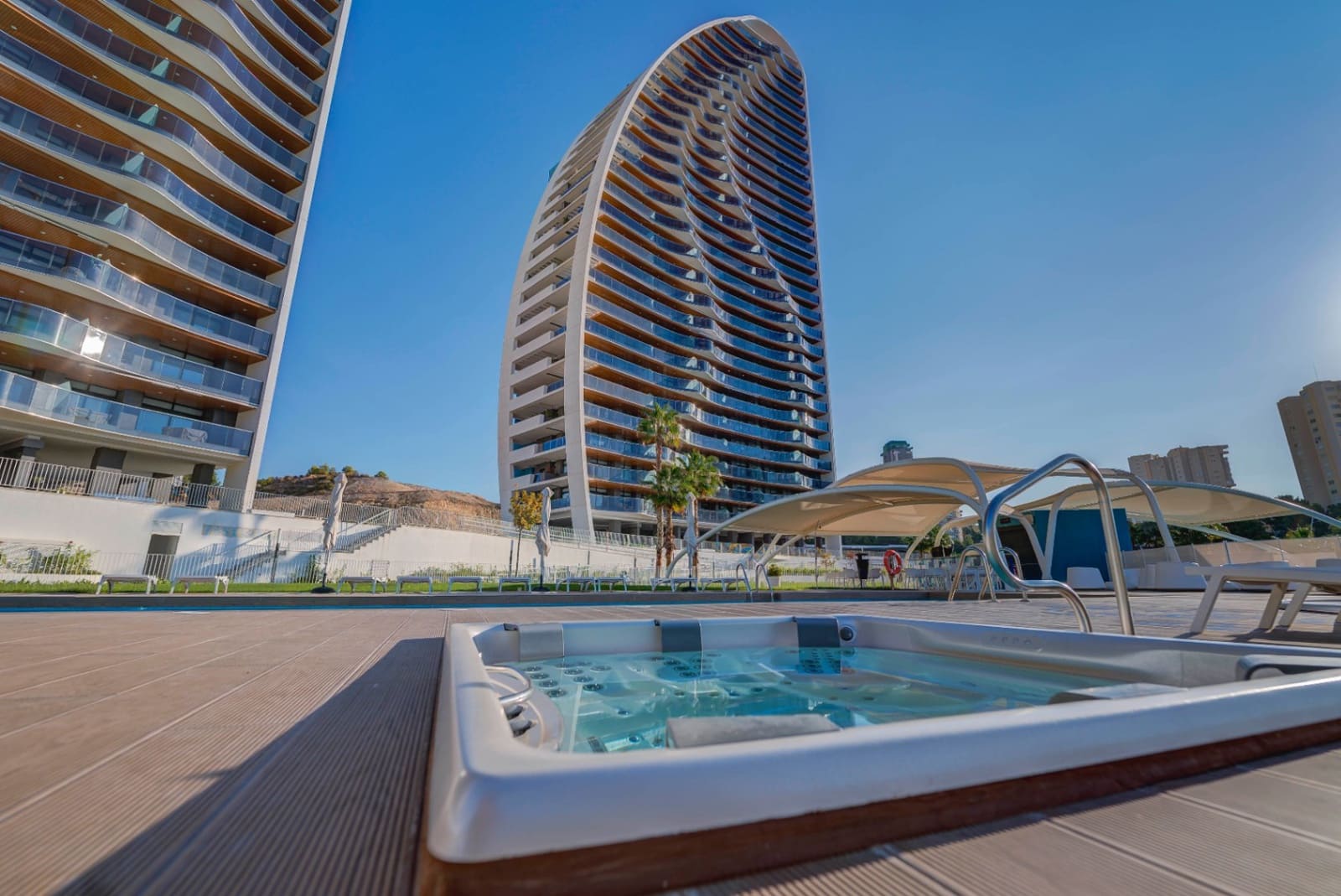 3 bedroom Apartment for sale in Benidorm with pool garage - € 679,000 (Ref: 9458157)
