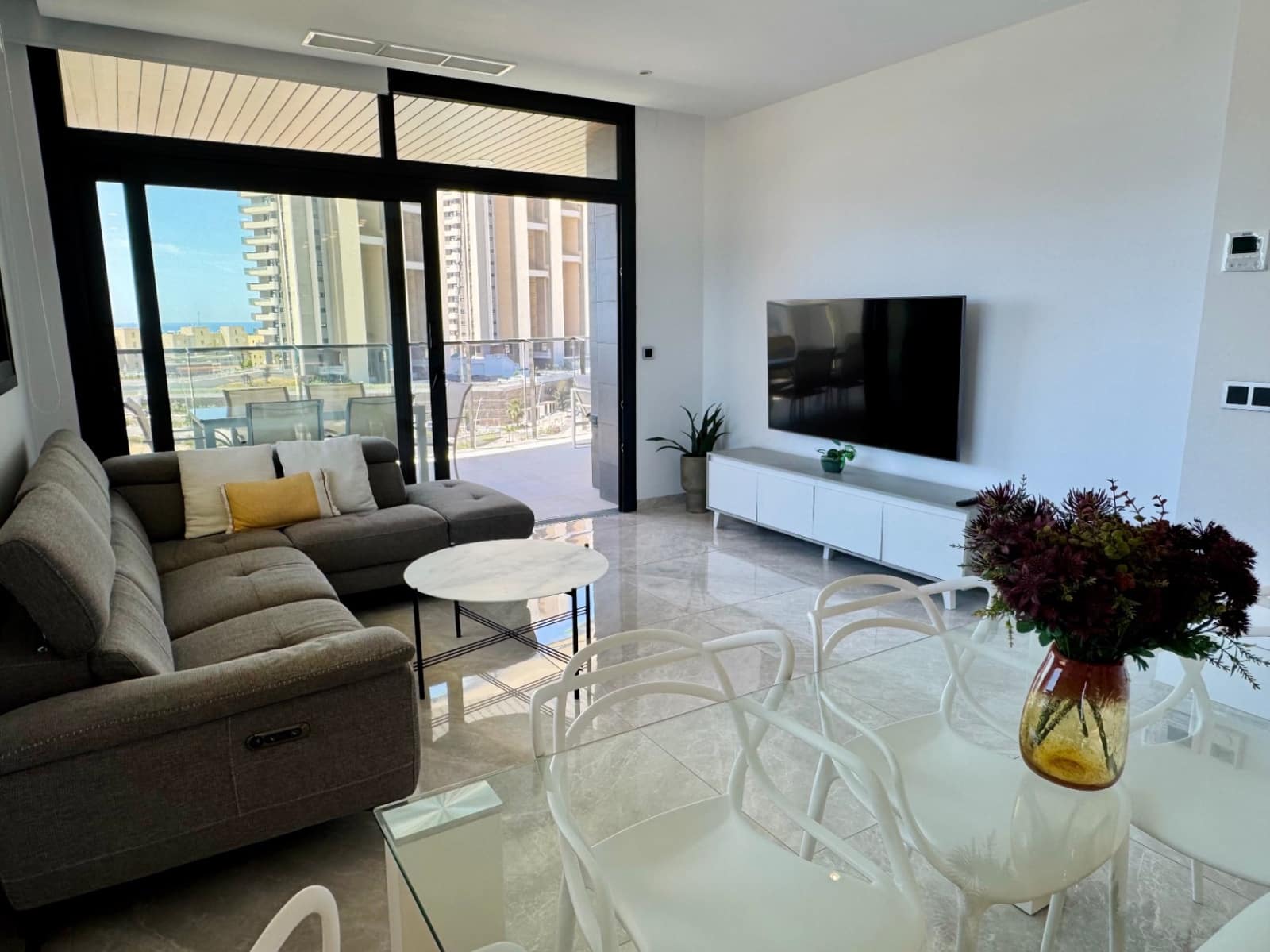 3 bedroom Apartment for sale in Benidorm with pool garage - € 679,000 (Ref: 9458157)