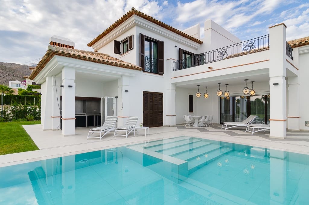 5 bedroom Villa for sale in Finestrat with pool garage - € 2,100,000 (Ref: 9458166)