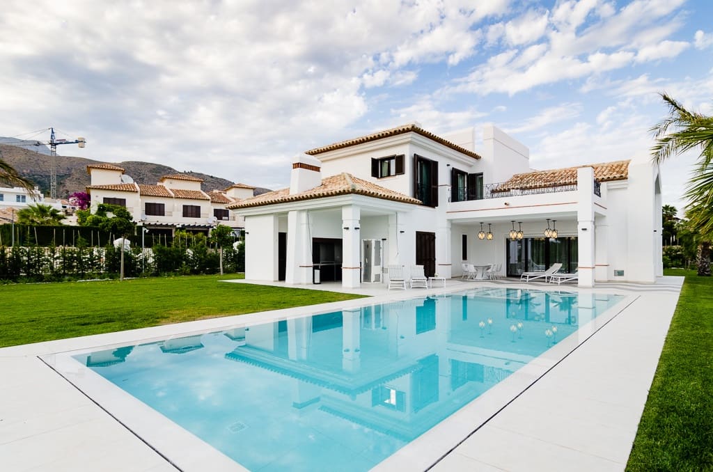 5 bedroom Villa for sale in Finestrat with pool garage - € 2,100,000 (Ref: 9458166)