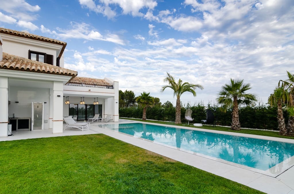 5 bedroom Villa for sale in Finestrat with pool garage - € 2,100,000 (Ref: 9458166)