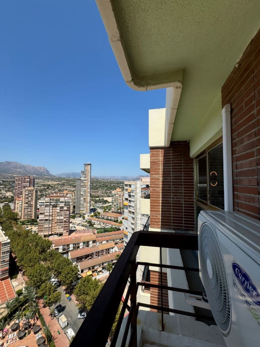 1 soverom Leilighet til salgs i Benidorm med svømmebasseng garasje - € 183 000 (Ref: 9458185)