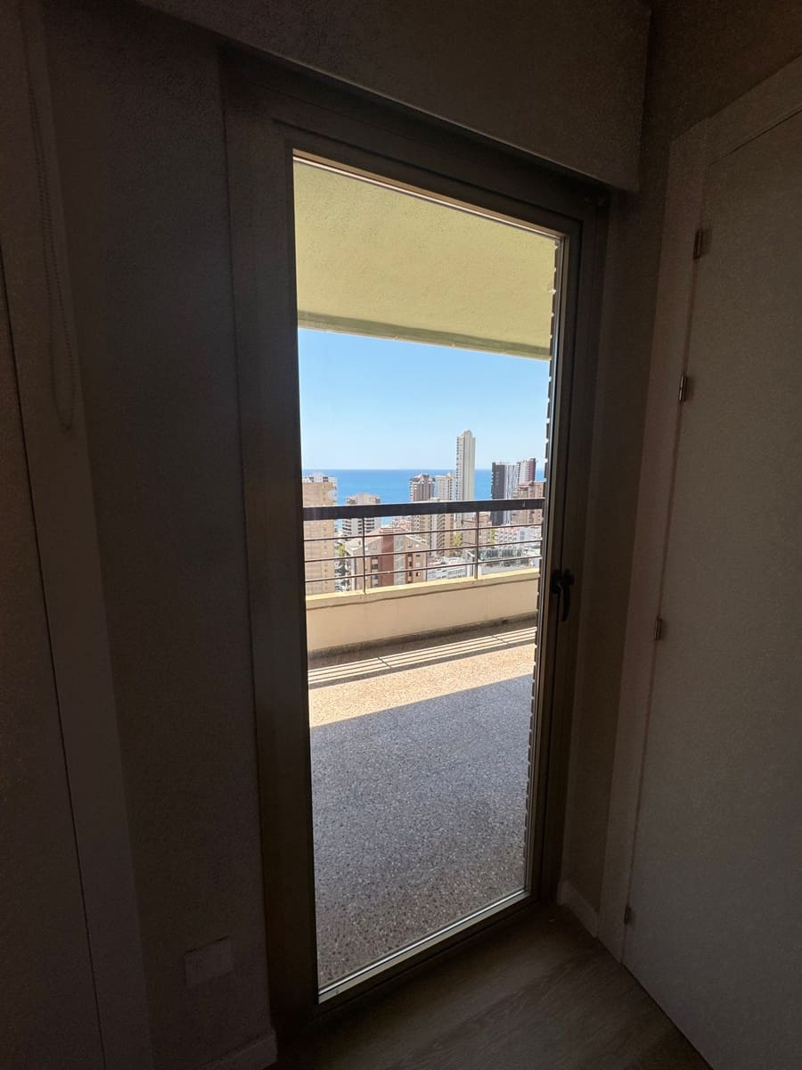 1 soverom Leilighet til salgs i Benidorm med svømmebasseng garasje - € 183 000 (Ref: 9458185)