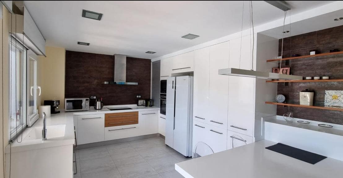 7 bedroom Villa for sale in Altea with pool garage - € 2,200,000 (Ref: 9458201)