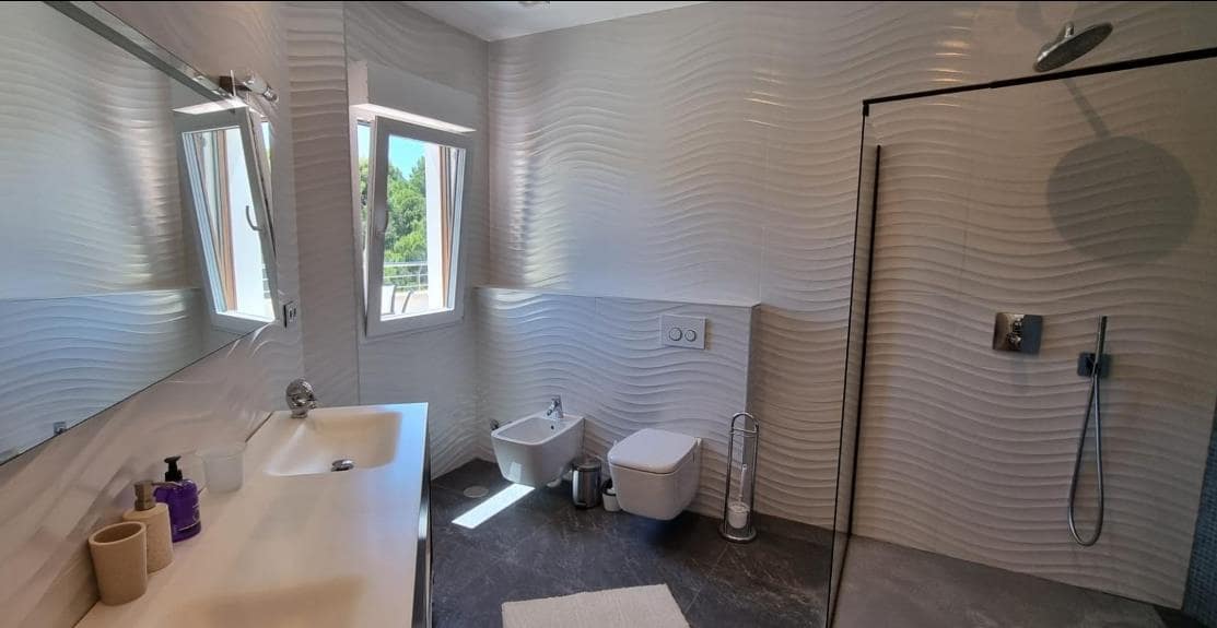 7 bedroom Villa for sale in Altea with pool garage - € 2,200,000 (Ref: 9458201)