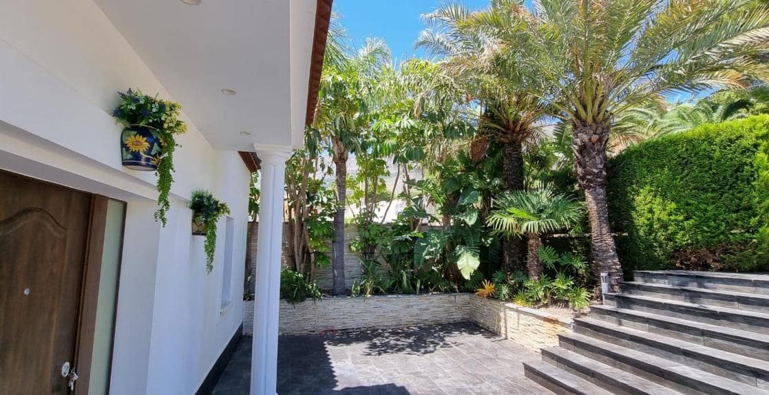 7 bedroom Villa for sale in Altea with pool garage - € 2,200,000 (Ref: 9458201)