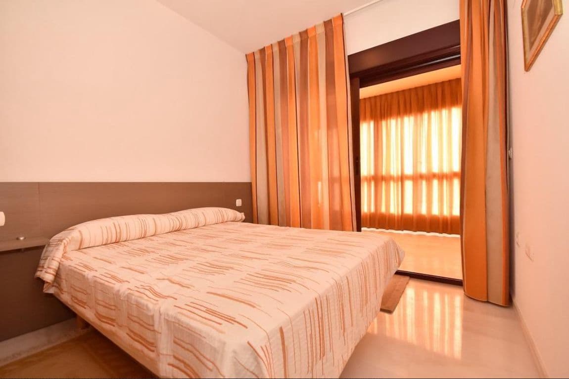 2 bedroom Apartment for sale in Benidorm with pool garage - € 325,000 (Ref: 9458222)