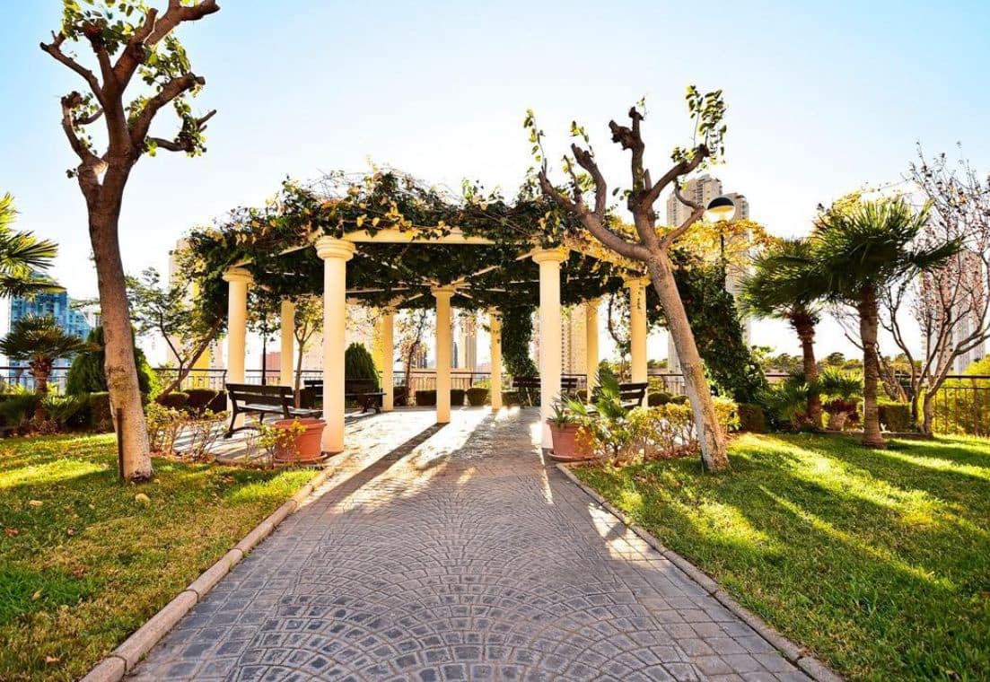 2 bedroom Apartment for sale in Benidorm with pool garage - € 325,000 (Ref: 9458222)