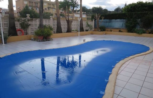 Chalet de 8 habitaciones en La Nucia en venta con piscina - 550.000 € (Ref: 9458258)