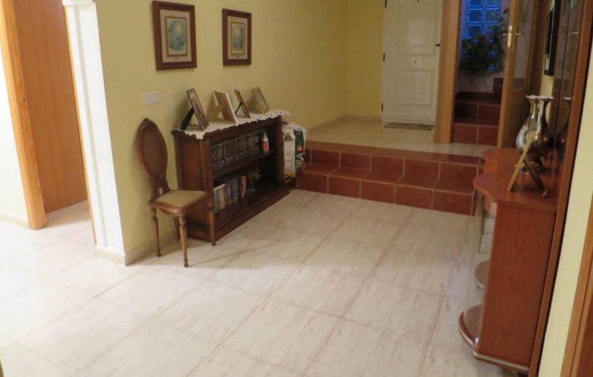 Chalet de 8 habitaciones en La Nucia en venta con piscina - 550.000 € (Ref: 9458258)