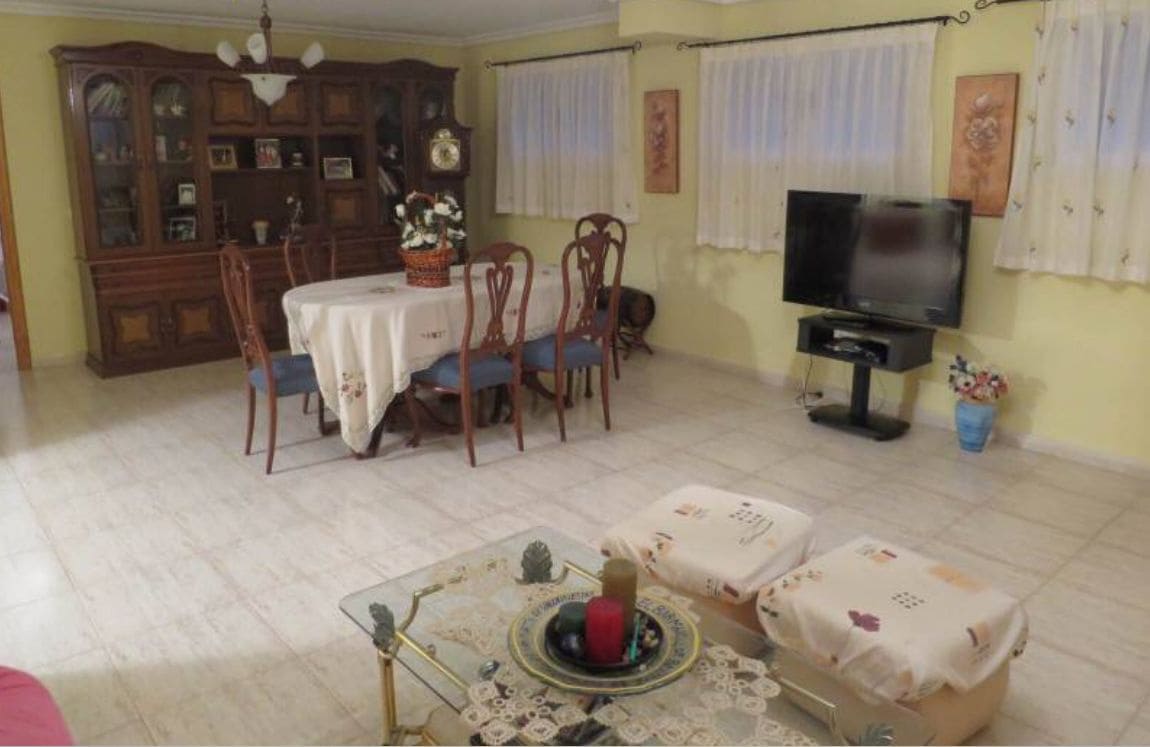 Chalet de 8 habitaciones en La Nucia en venta con piscina - 550.000 € (Ref: 9458258)