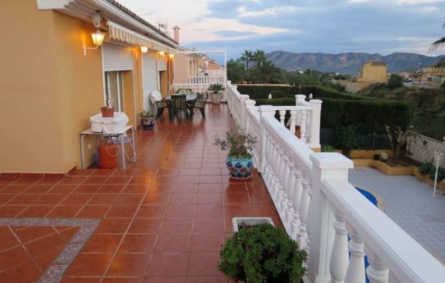 Chalet de 8 habitaciones en La Nucia en venta con piscina - 550.000 € (Ref: 9458258)