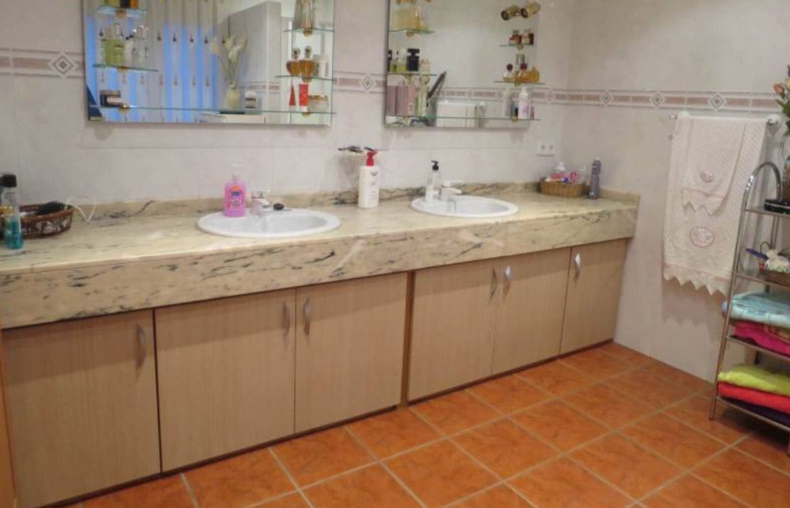 Chalet de 8 habitaciones en La Nucia en venta con piscina - 550.000 € (Ref: 9458258)