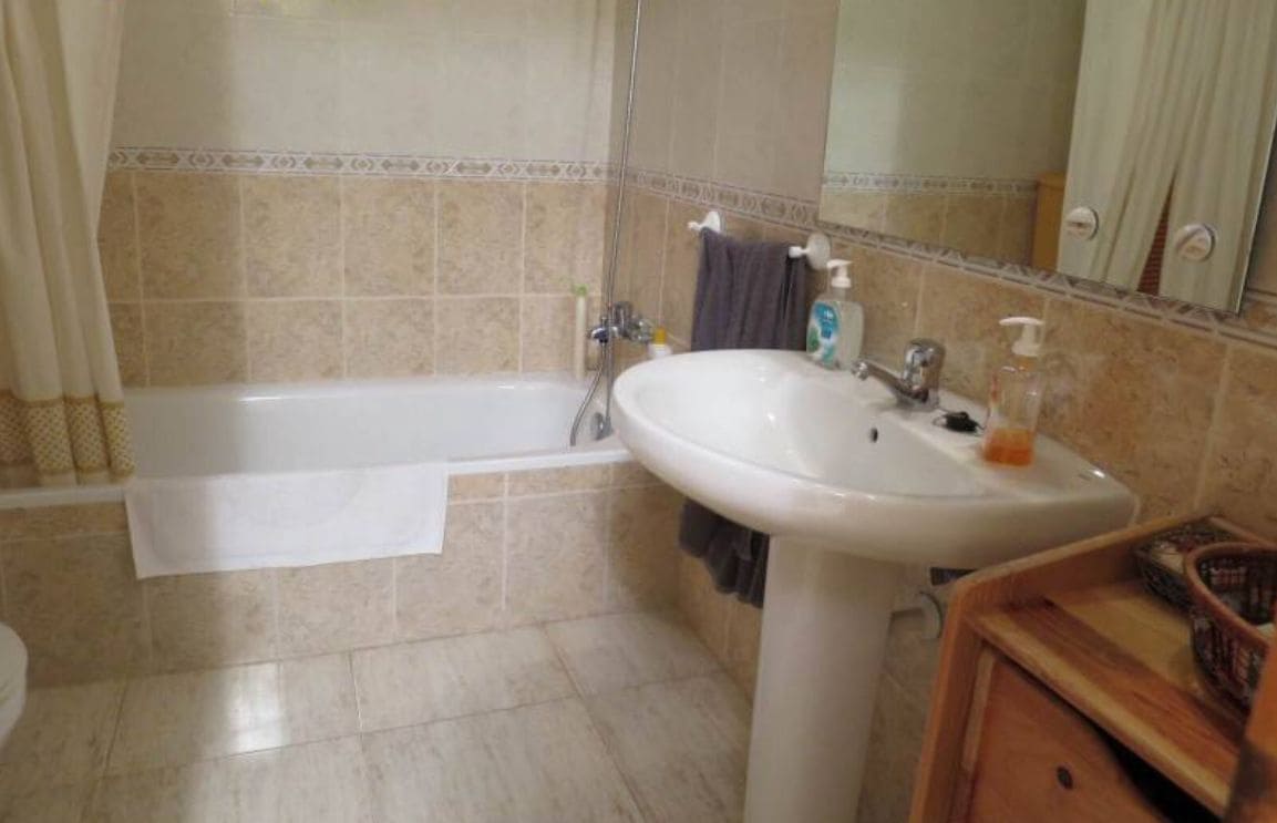 Chalet de 8 habitaciones en La Nucia en venta con piscina - 550.000 € (Ref: 9458258)