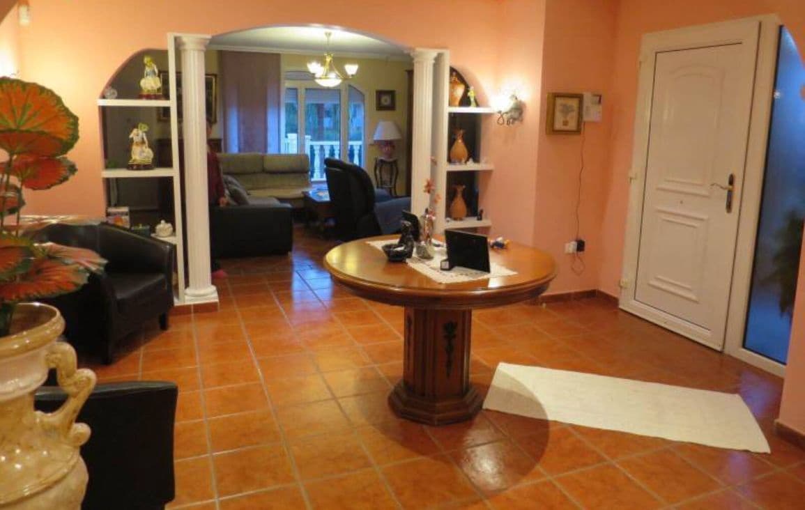 Chalet de 8 habitaciones en La Nucia en venta con piscina - 550.000 € (Ref: 9458258)