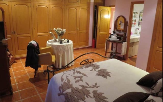 Chalet de 8 habitaciones en La Nucia en venta con piscina - 550.000 € (Ref: 9458258)