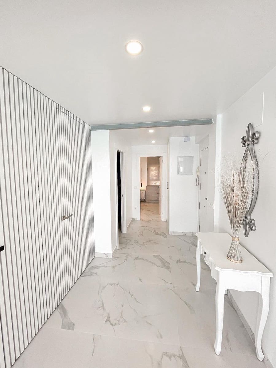 2 bedroom Apartment for sale in Benidorm - € 690,000 (Ref: 9458260)