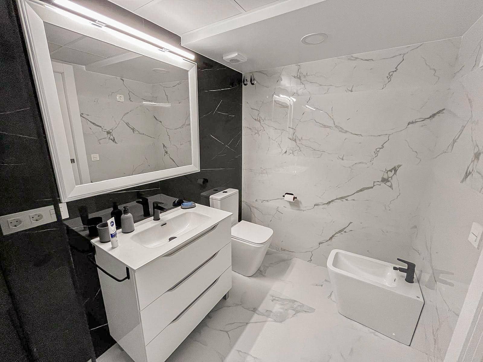 2 bedroom Apartment for sale in Benidorm - € 690,000 (Ref: 9458260)