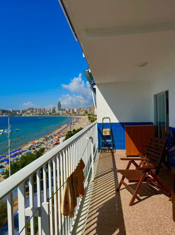 2 bedroom Apartment for sale in Benidorm with pool garage - € 450,000 (Ref: 9458289)