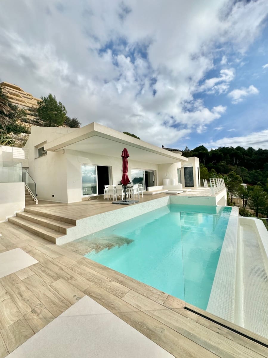 3 bedroom Villa for sale in Altea with pool garage - € 1,850,000 (Ref: 9458292)
