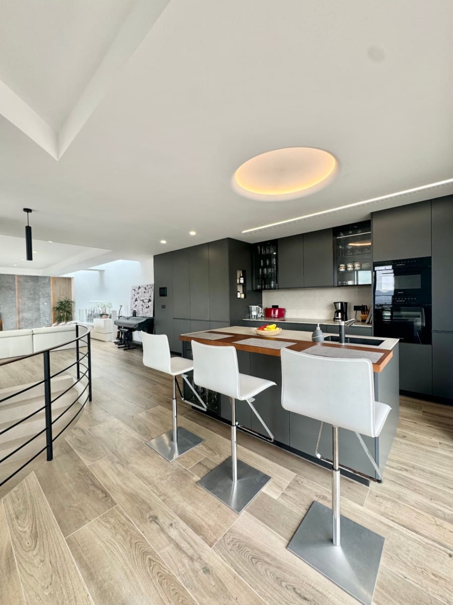 3 bedroom Villa for sale in Altea with pool garage - € 1,850,000 (Ref: 9458292)