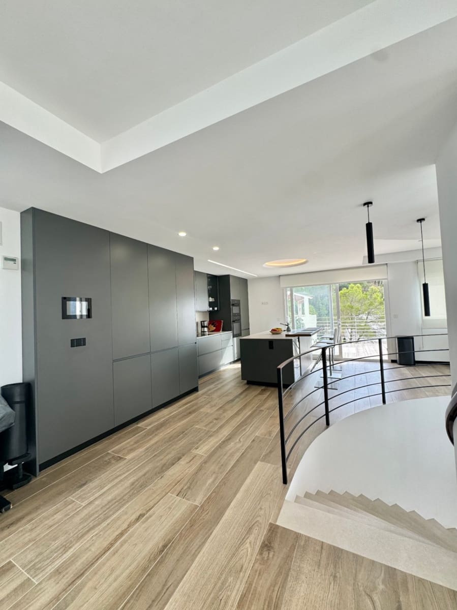 3 bedroom Villa for sale in Altea with pool garage - € 1,850,000 (Ref: 9458292)