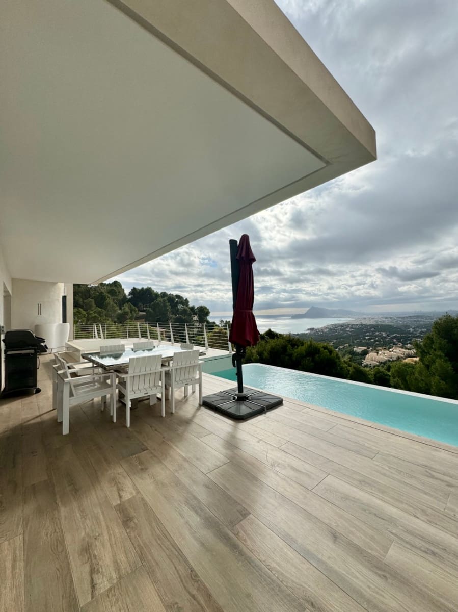 3 bedroom Villa for sale in Altea with pool garage - € 1,850,000 (Ref: 9458292)