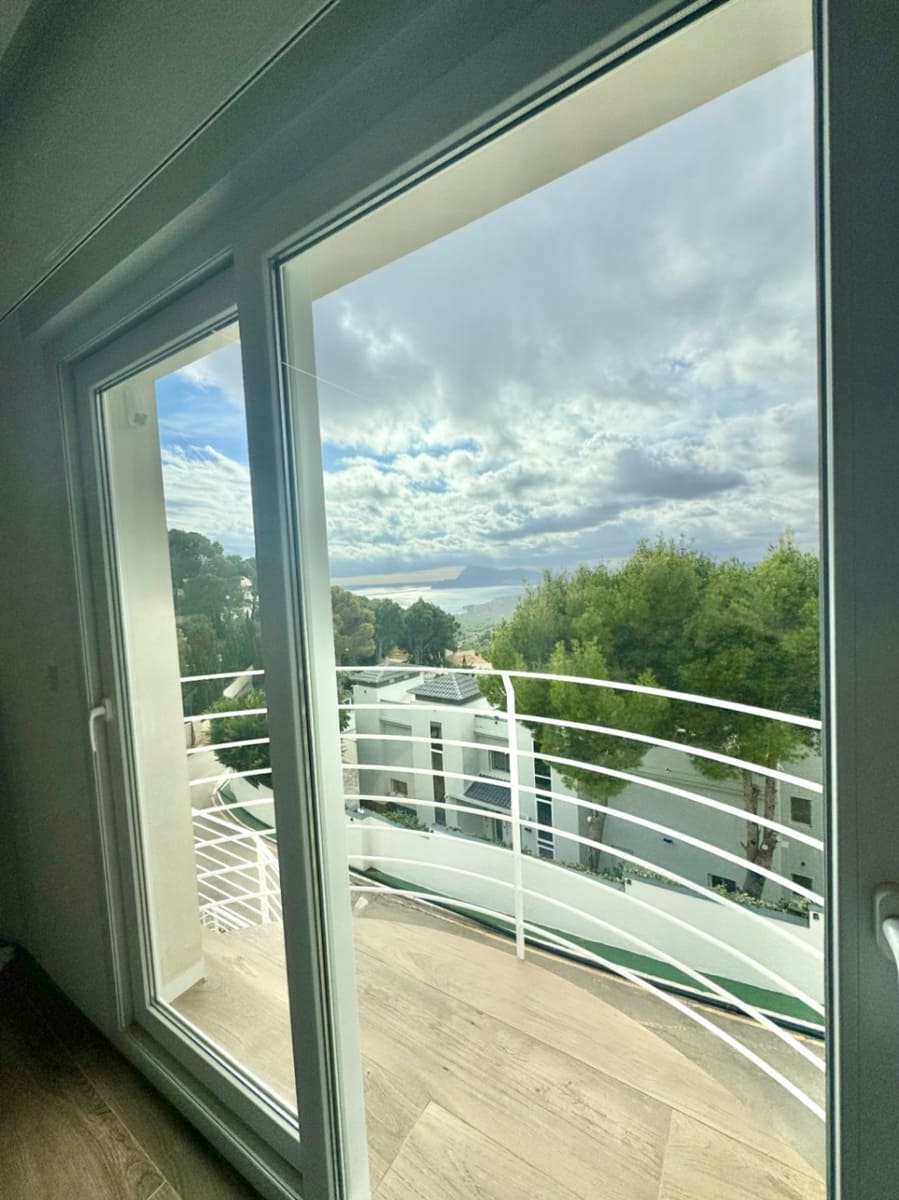 3 bedroom Villa for sale in Altea with pool garage - € 1,850,000 (Ref: 9458292)