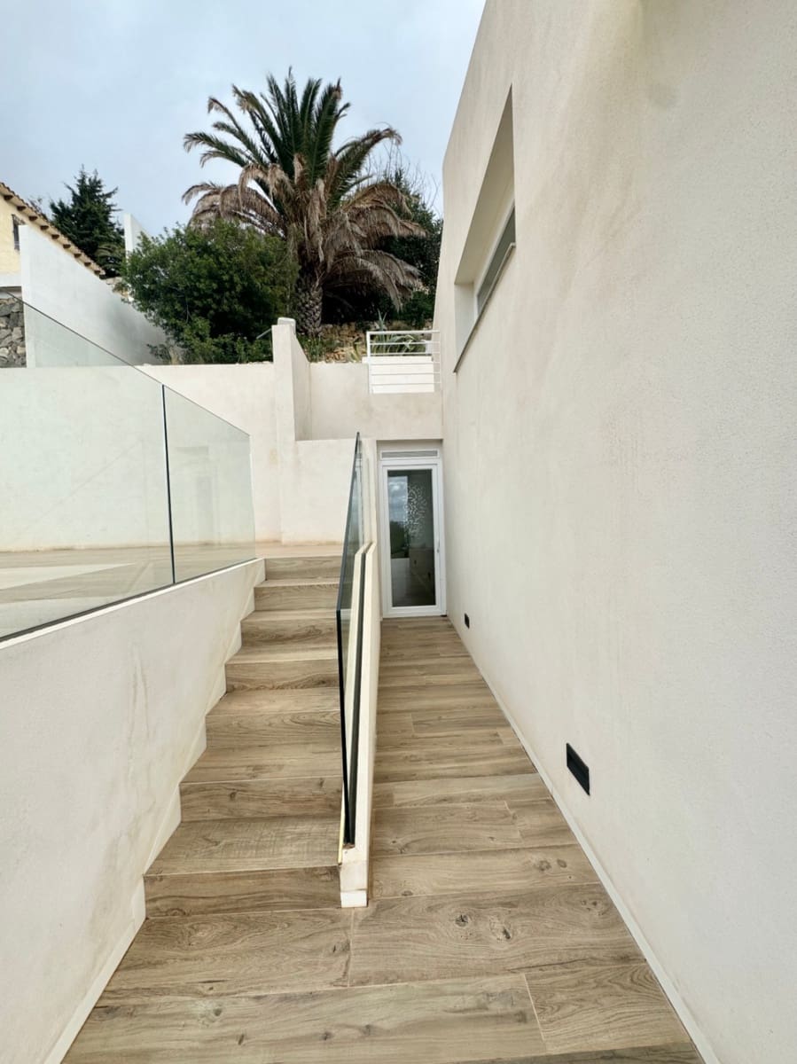 3 bedroom Villa for sale in Altea with pool garage - € 1,850,000 (Ref: 9458292)