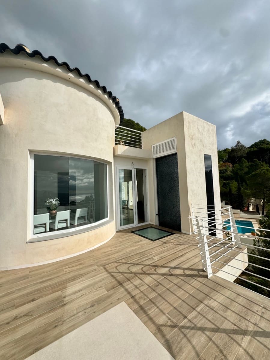 3 bedroom Villa for sale in Altea with pool garage - € 1,850,000 (Ref: 9458292)