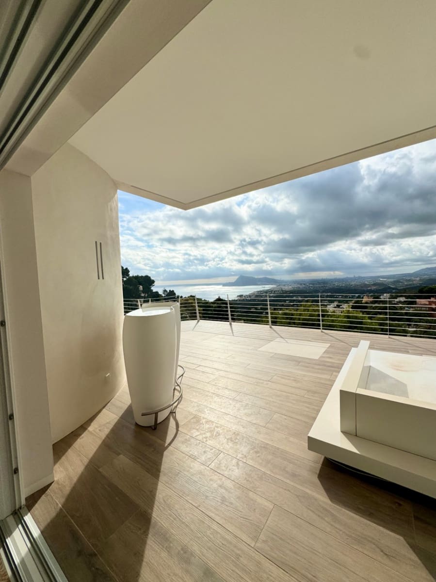 3 bedroom Villa for sale in Altea with pool garage - € 1,850,000 (Ref: 9458292)