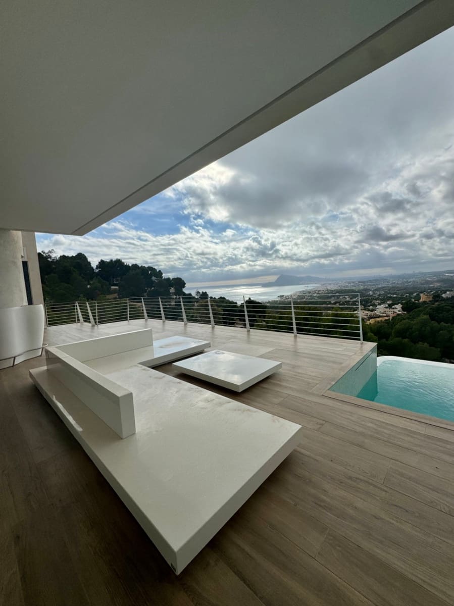 3 bedroom Villa for sale in Altea with pool garage - € 1,850,000 (Ref: 9458292)