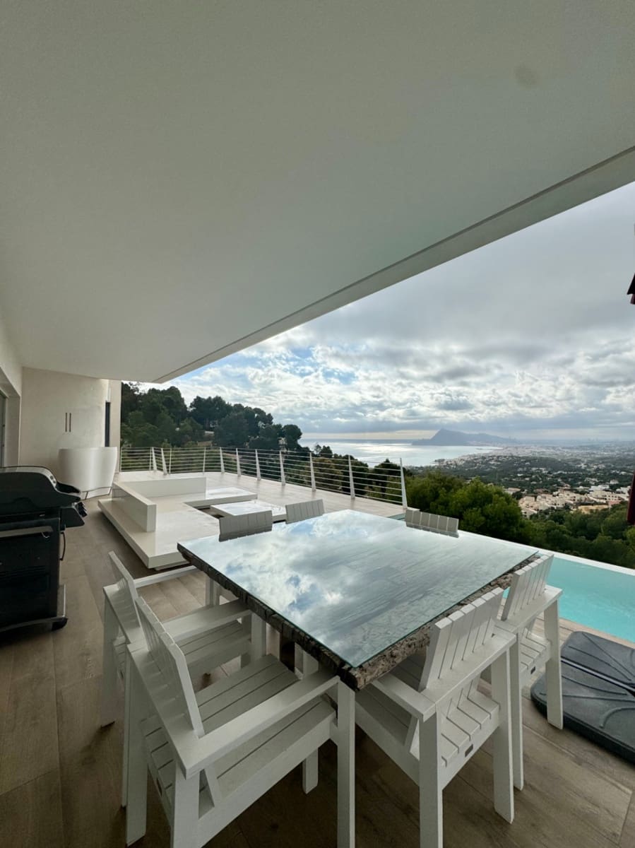 3 bedroom Villa for sale in Altea with pool garage - € 1,850,000 (Ref: 9458292)