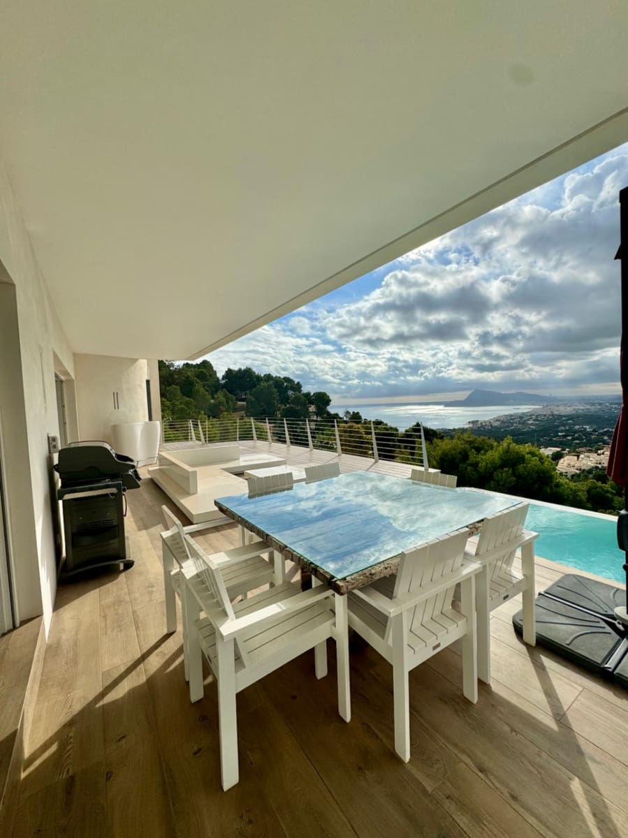 3 bedroom Villa for sale in Altea with pool garage - € 1,850,000 (Ref: 9458292)