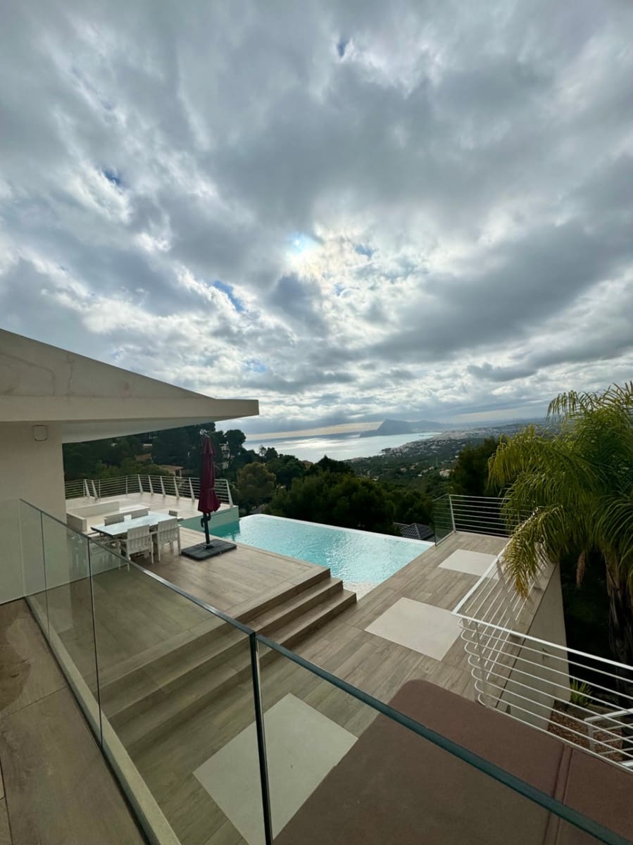 3 bedroom Villa for sale in Altea with pool garage - € 1,850,000 (Ref: 9458292)